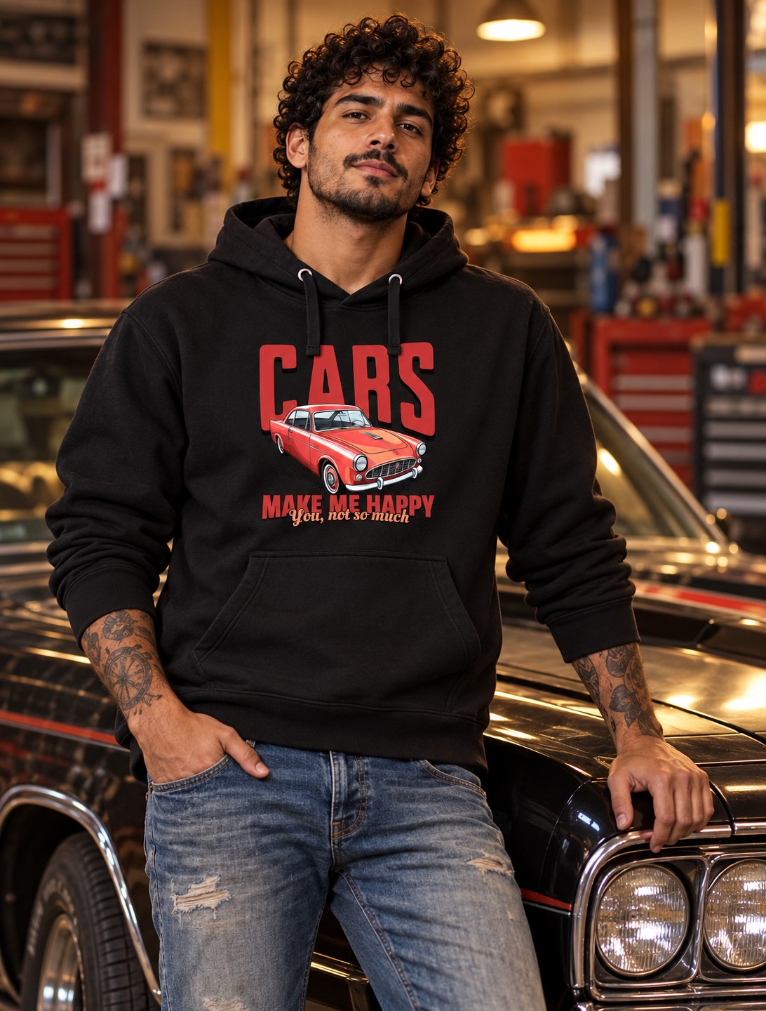 Polerón Cars Make Me Happy – foto con modelo (imagen referencial)