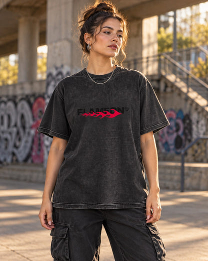 Polera Acid Wash Flame Rose – foto con modelo (imagen referencial)