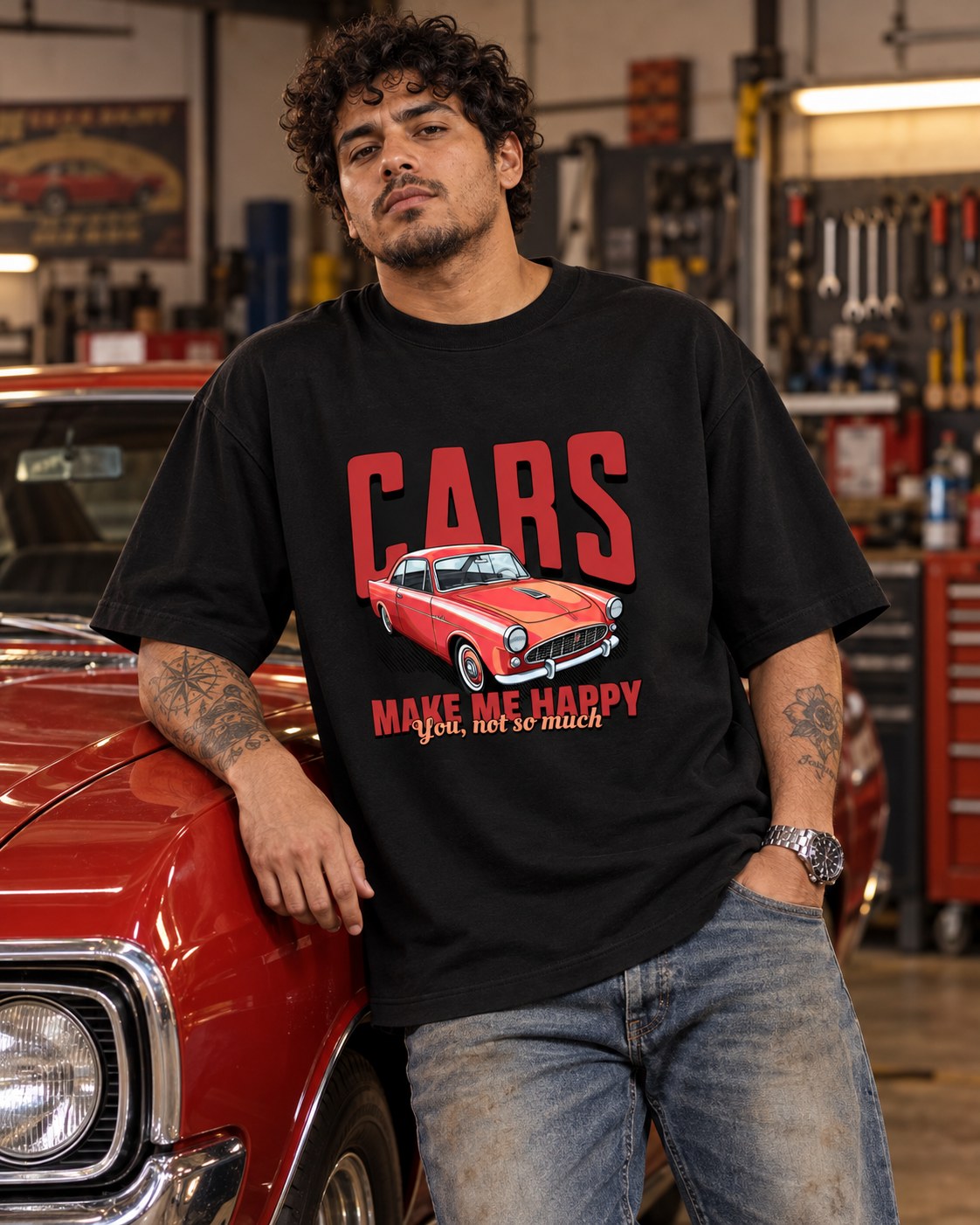 Polera Oversize Cars Make Me Happy – foto con modelo (imagen referencial)