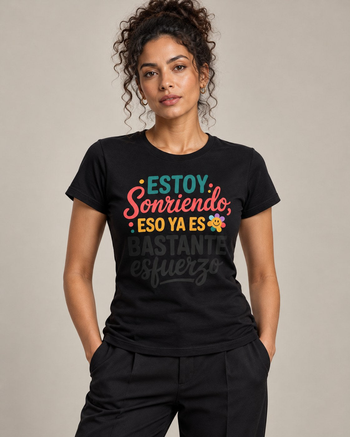 Polera Mujer Sonreír Ya es Esfuerzo – foto con modelo (imagen referencial)