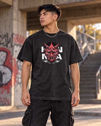 Polera Acid Wash Hannya Mask – foto con modelo (imagen referencial)